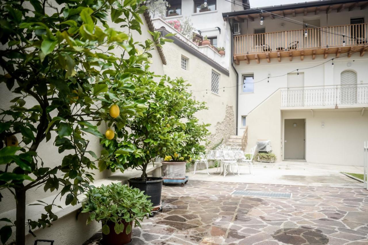 La Corte Dell'Elmo Salò Exterior foto